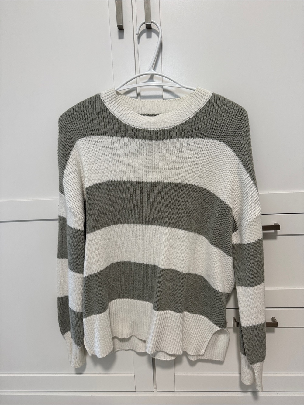 Jessica Simpson Striped Crewneck Sweater in Cream and Gray